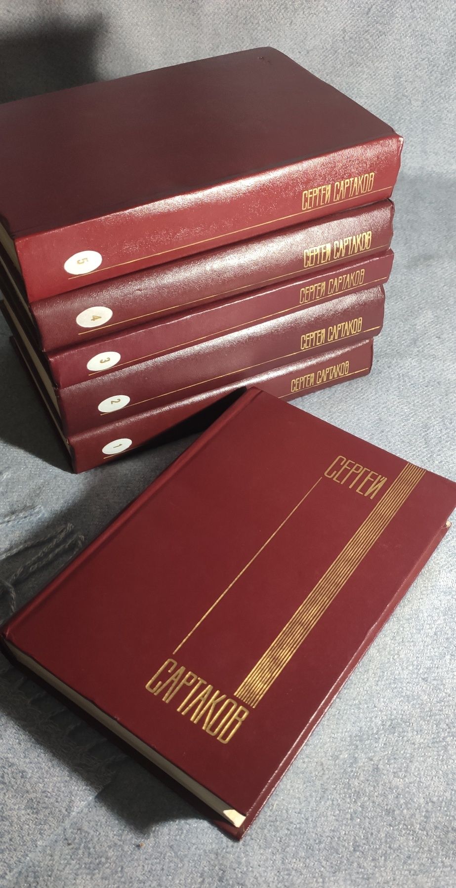 Книги. Продаю очень много книг