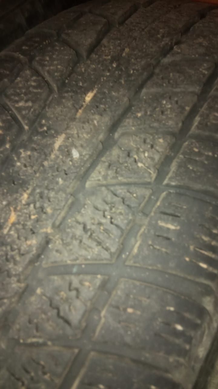 Резина 235/75R15 на литых дисках 6*139,7