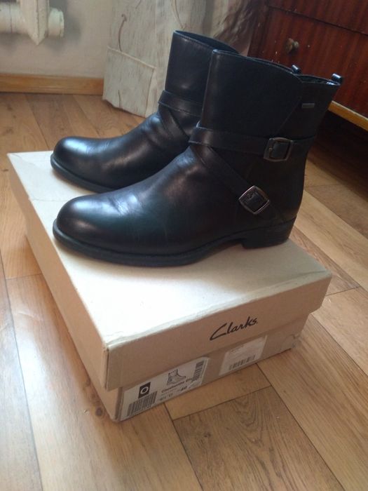 Продам кожанные ботинки Clarks