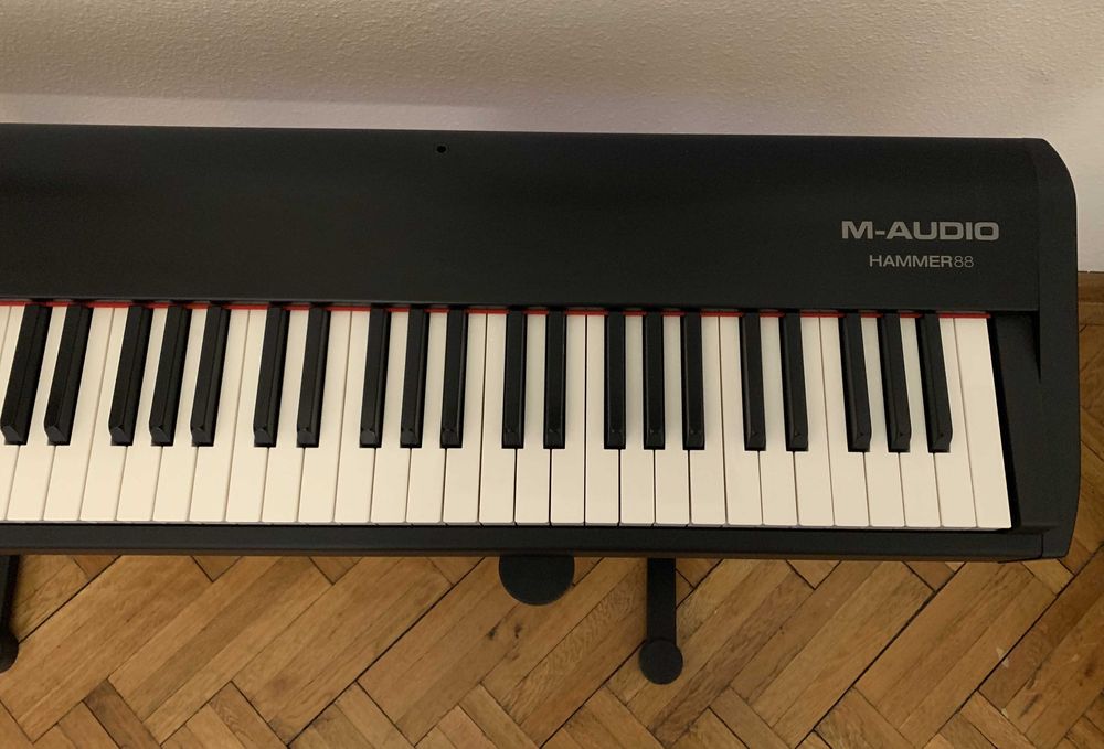 M-AUDIO Hammer 88 - Claviatura MIDI + Stand K&M 18810 Omega