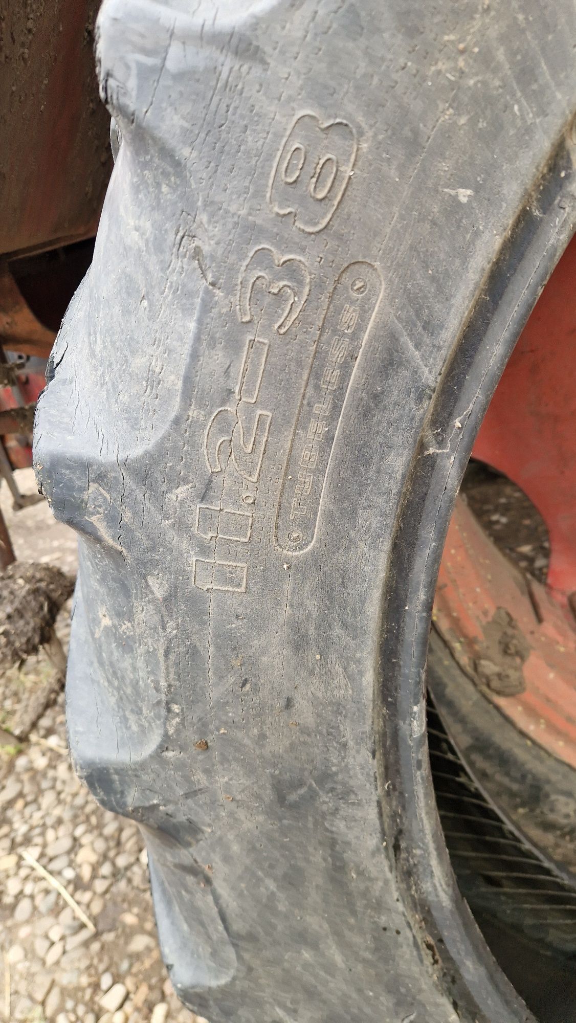 Vând anvelope agricole 230/95r32