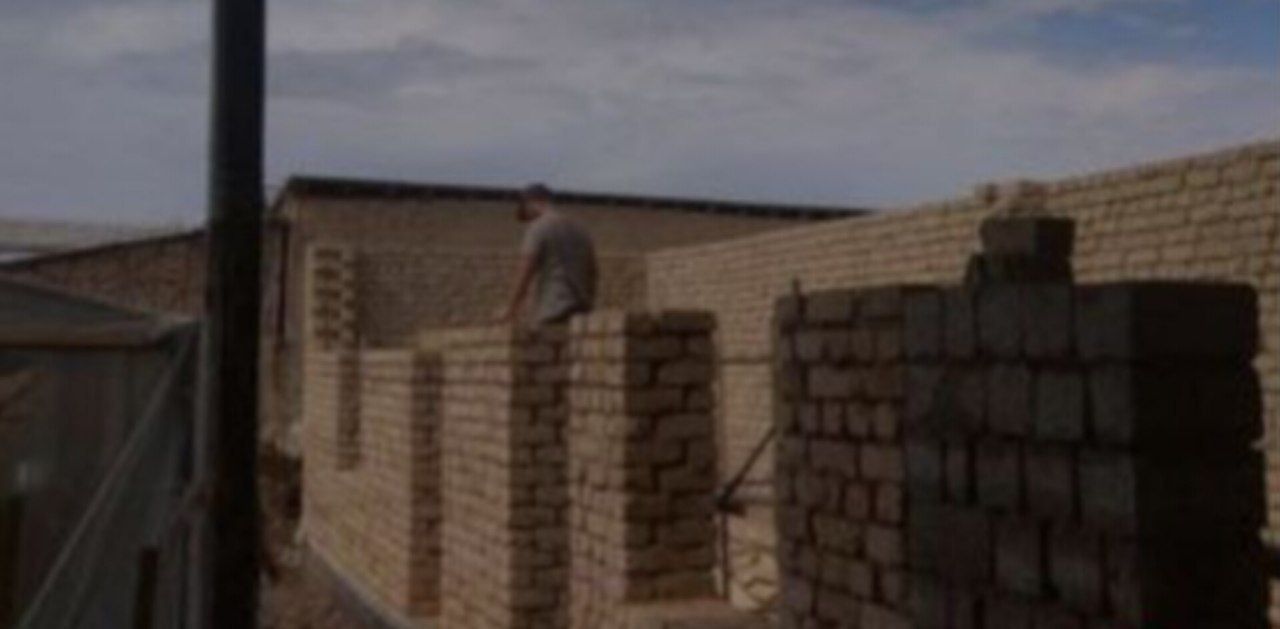 Shlakablook gish teramiz  nuldan imorat quramiz fundament quyamiz