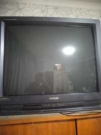 Телевизор Хитачи большой, звук мочный размер 82см