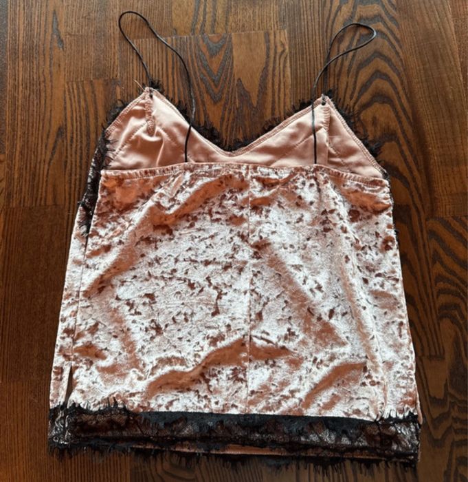 Maieu catifea Bershka – feminin, fin și super stylish