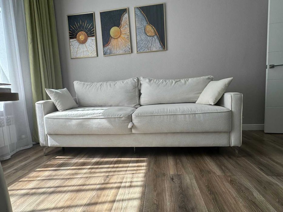 диван раскладной. длина 2м30см