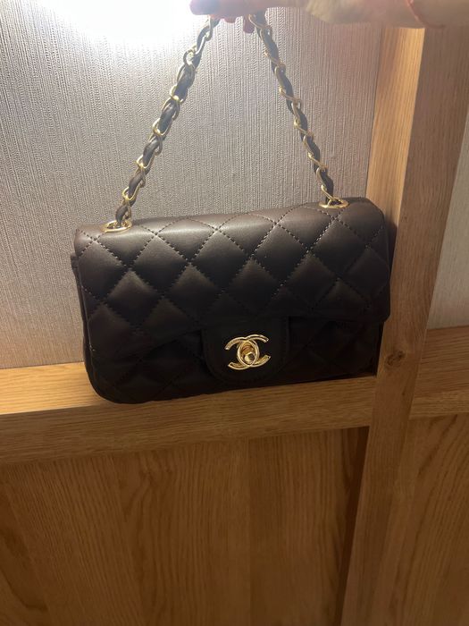 Дамска чанта в кафяв цвят