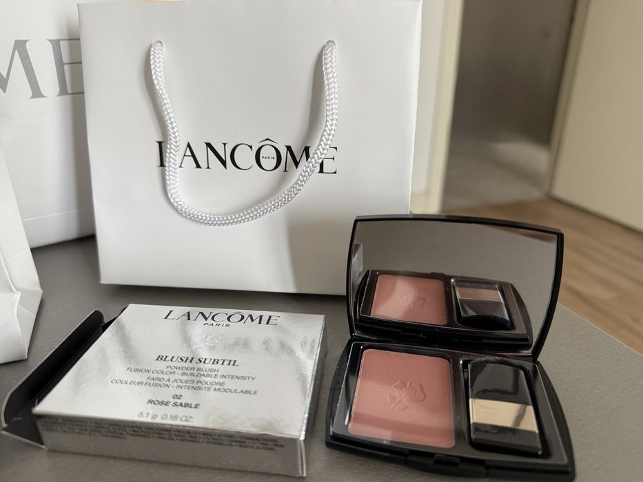 Продам тени с пудрой LANCOME Франция