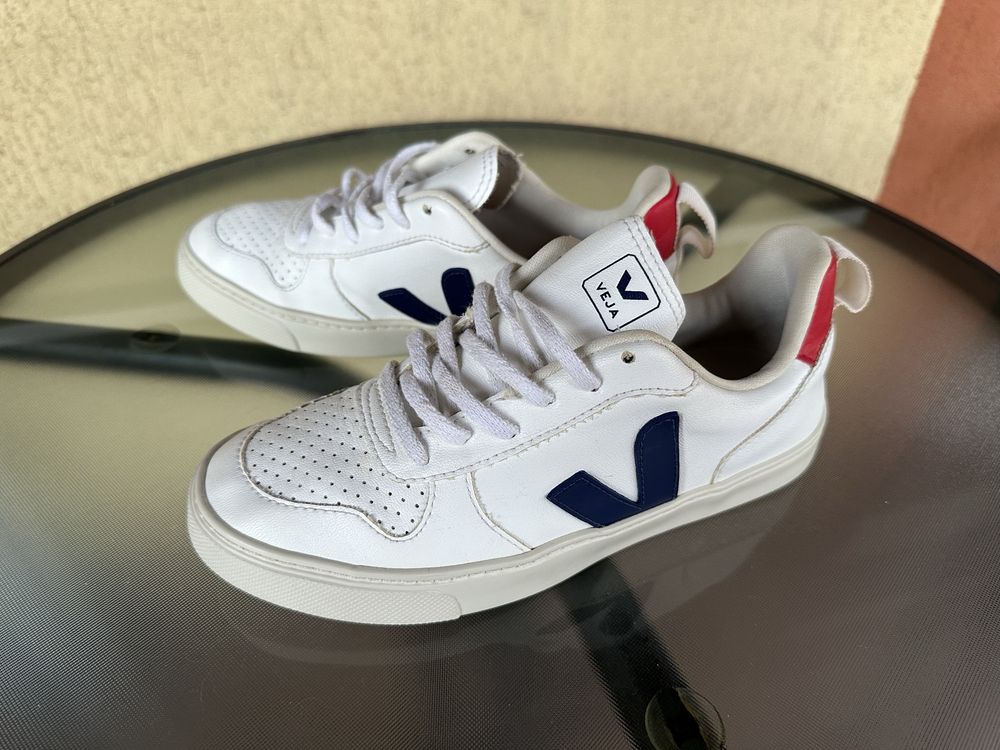 Veja white cobalt pekin 35.5
