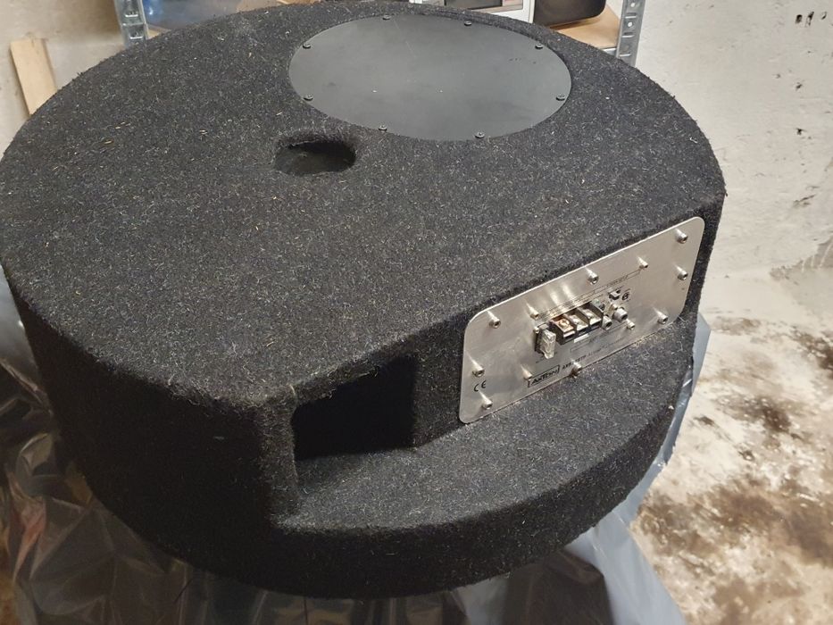 Subwoofer auto activ roata rezerva Axton