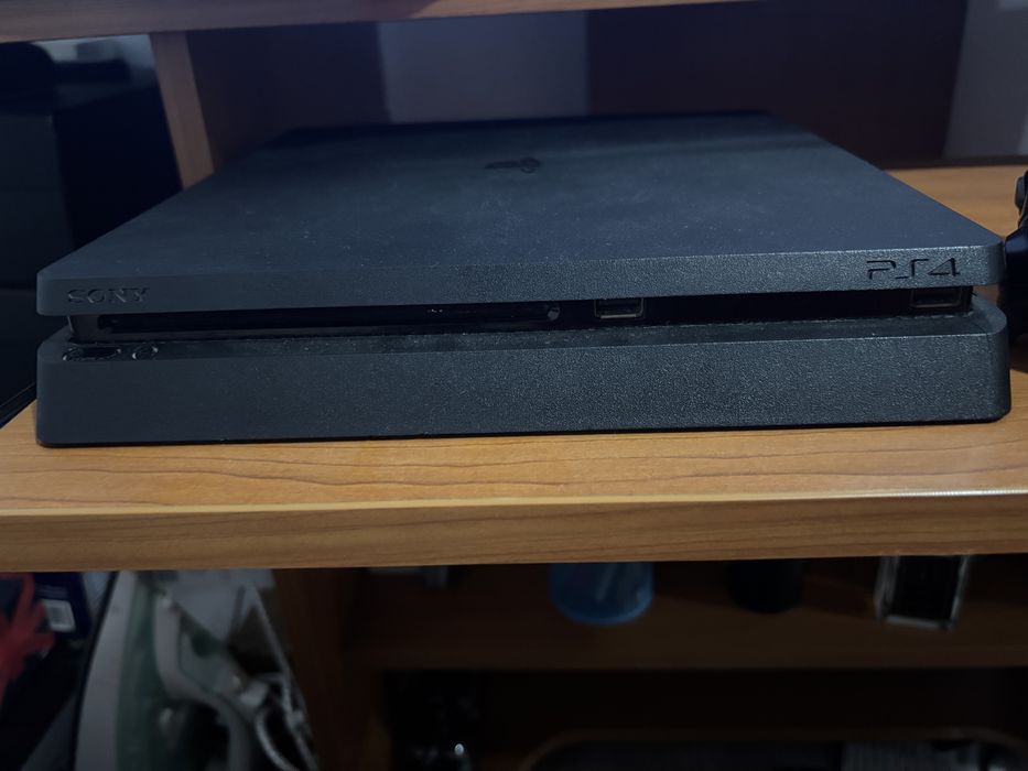Vand PS4 Slim 1T+ maneta originala