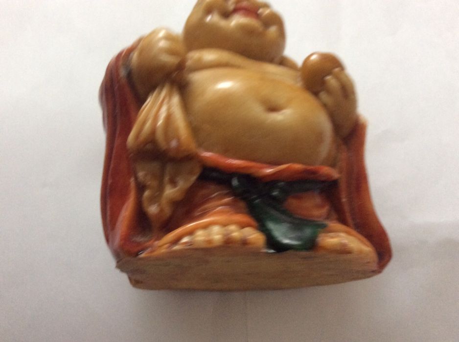 Statueta Buddha fericit si aducator de bogatie