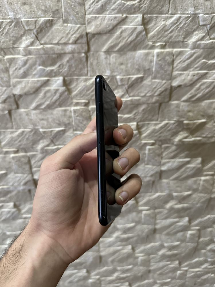IPhone se 2022 64gb 2023 yil olingan
