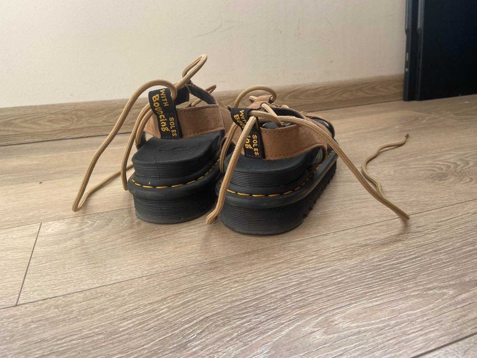 Сандали Dr. Martens, Nartilla