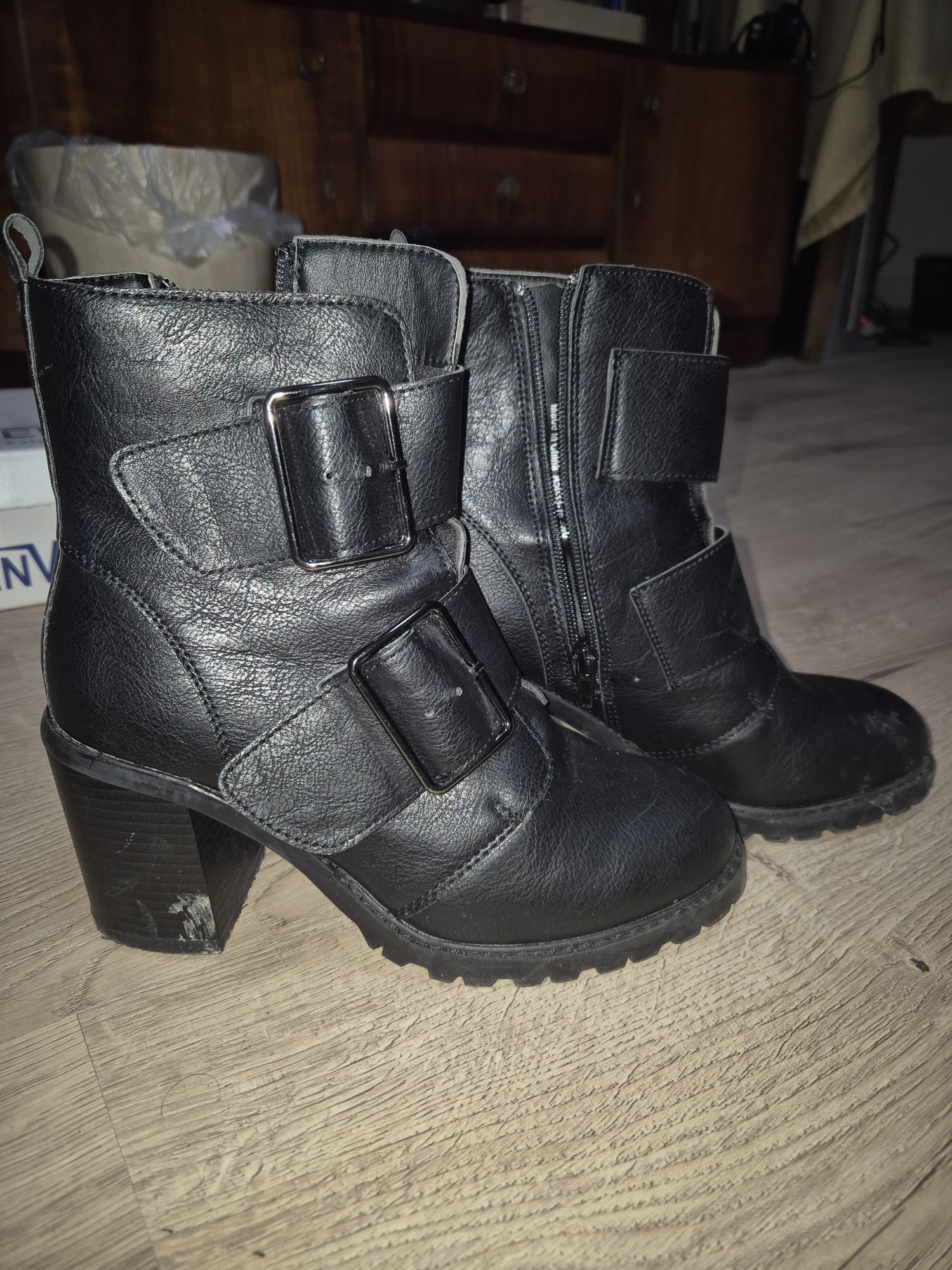 Botine negre piele falsă