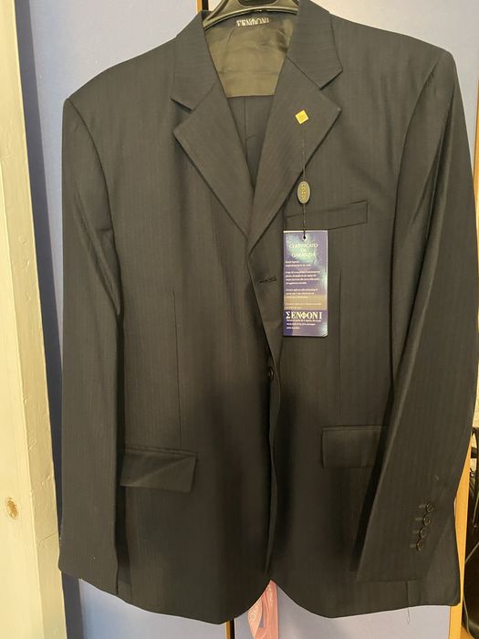 Продам новый костюм 52 размер