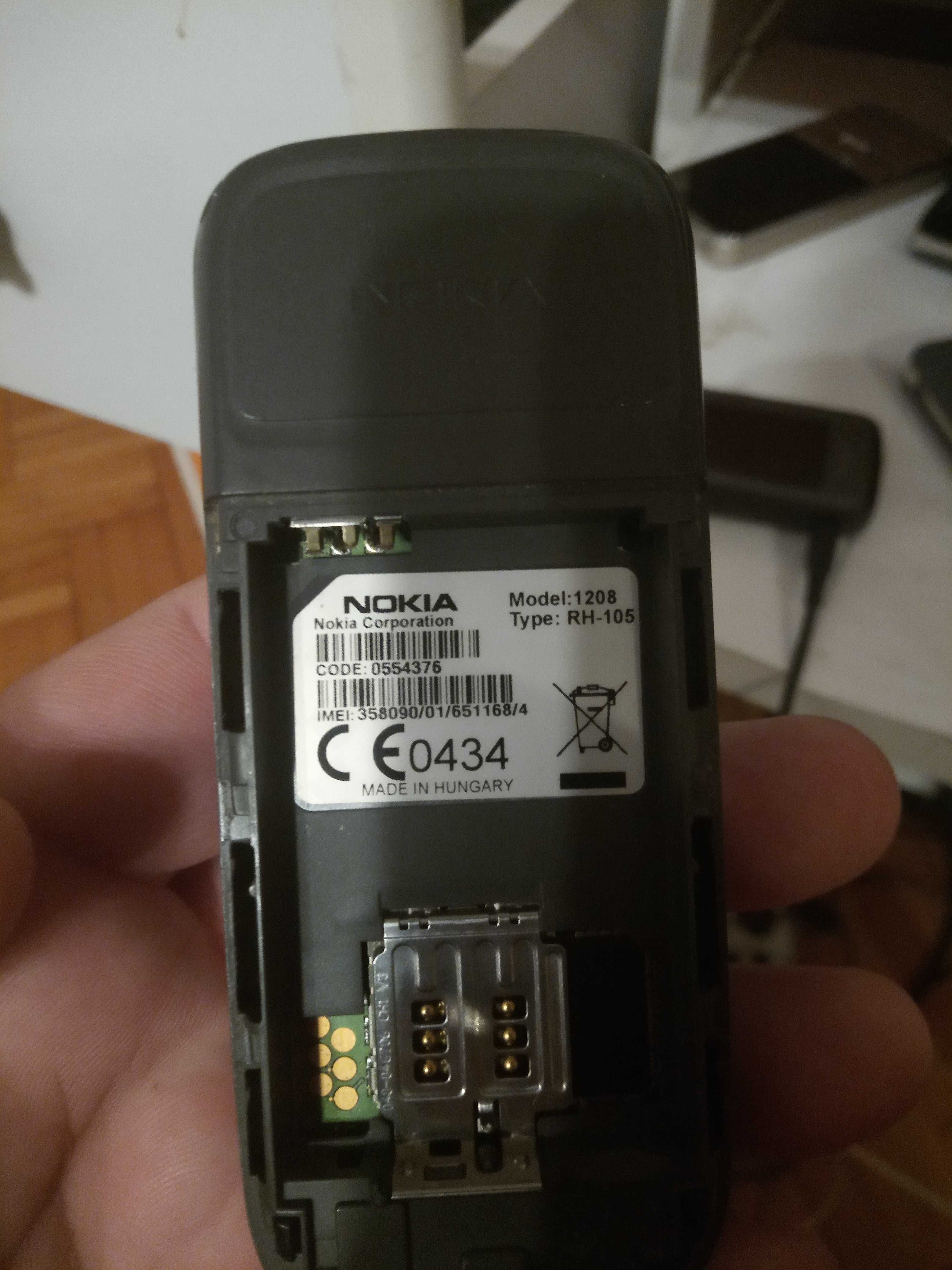 Telefon Nokia 1208 de colecție funcționează bine