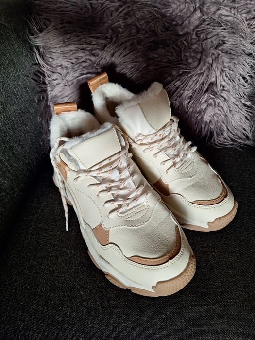 Зимни сникърси Reserved