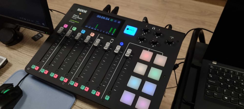 Нов пулт за подкаст Rode RODECaster Pro