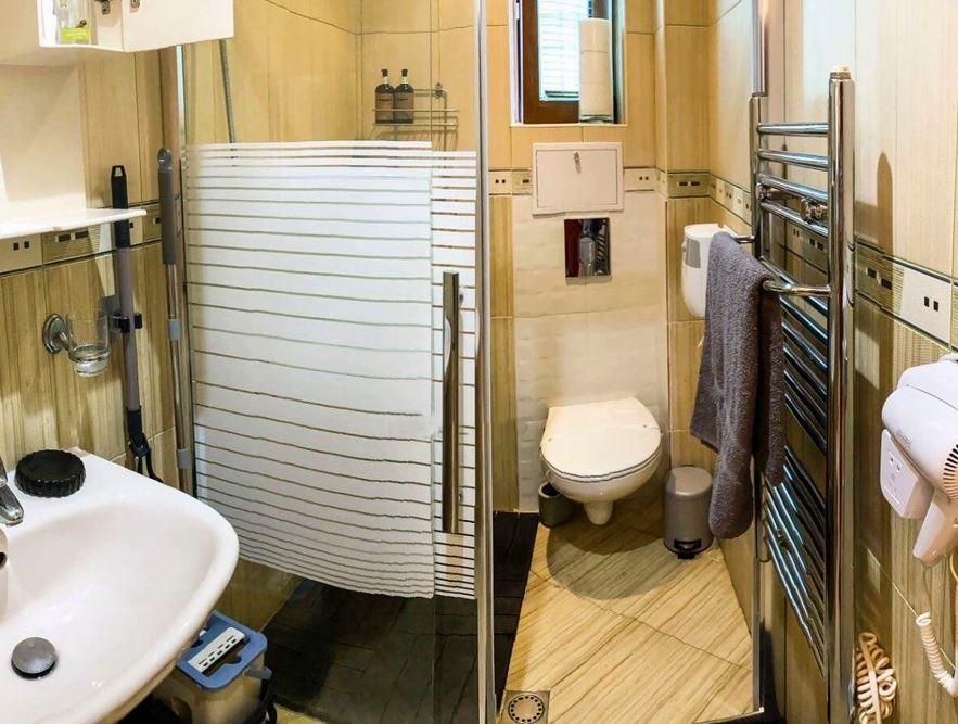 Дава се под наем Тристаен апартамент в Бургас, Център - 80 кв.м за 612 € - Снимка #4