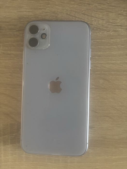 Iphone 11 în stare impecabilă cu 4 huse Velante și Mobile Fox