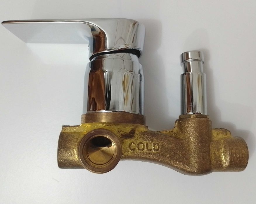 Baterie pentru cabina dus