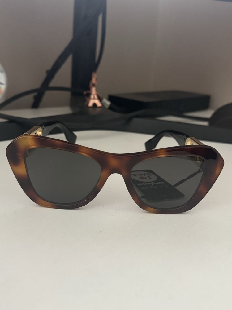 Ochelari Fendi cu eticheta
