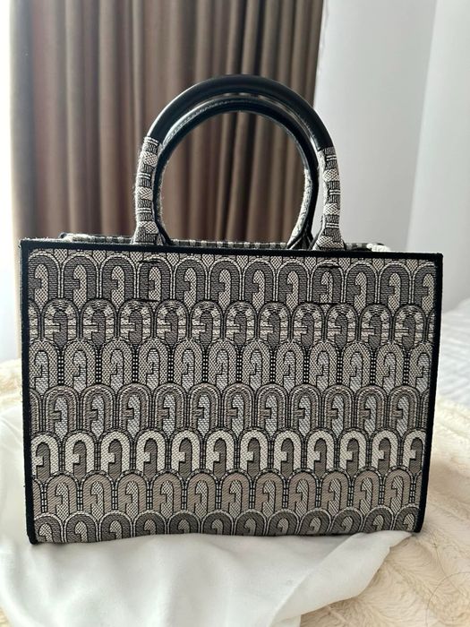 Vand geanta furla noua