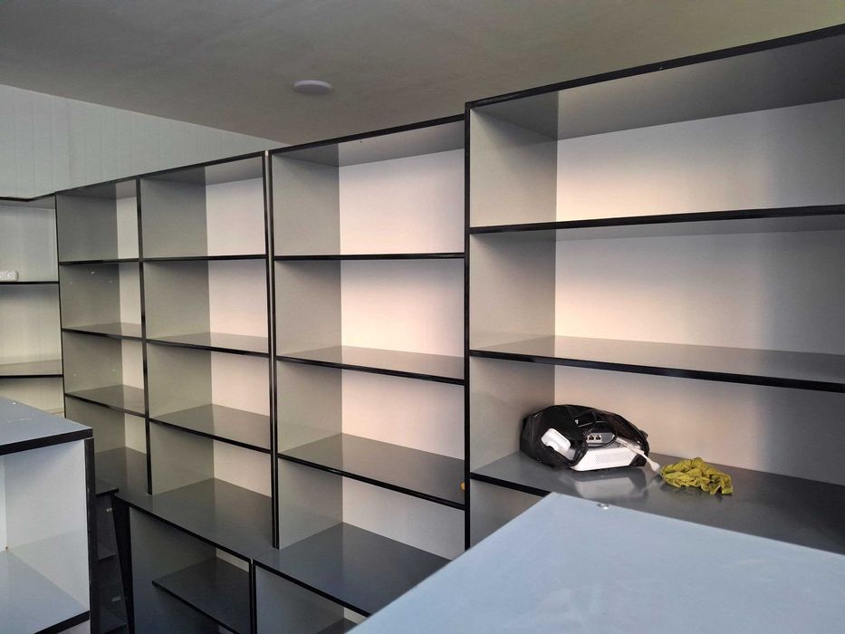 Магазин учун мебел жихозлари (ветрина, полкалар) 3 ой ишлатилган