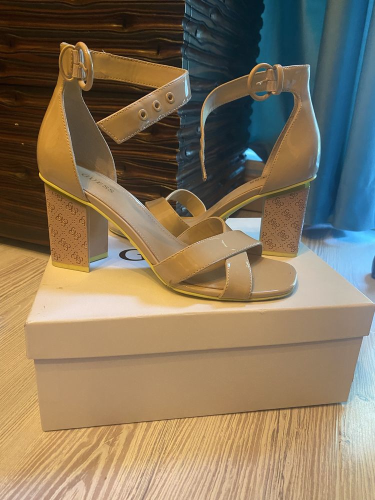 Сандали Guess 38 размер