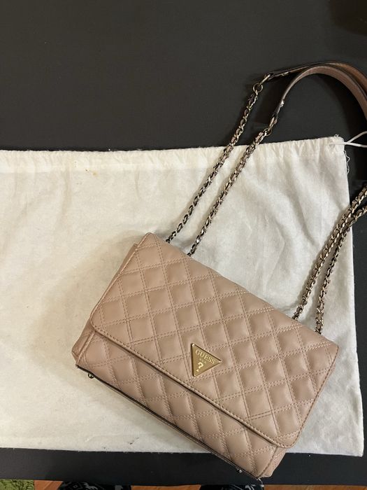 Дамска чанта GUESS
