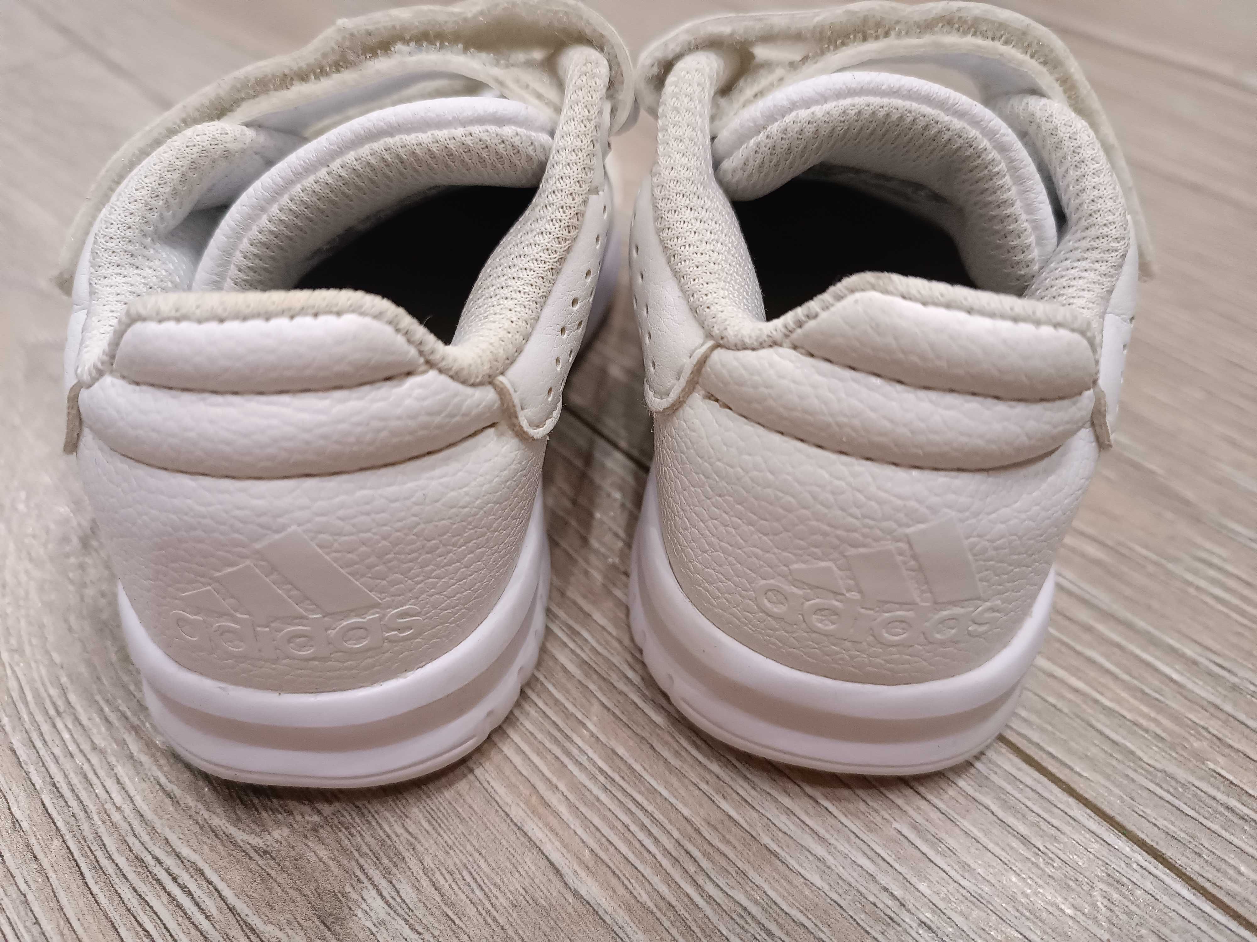 Детски маратонки adidas с размер 23