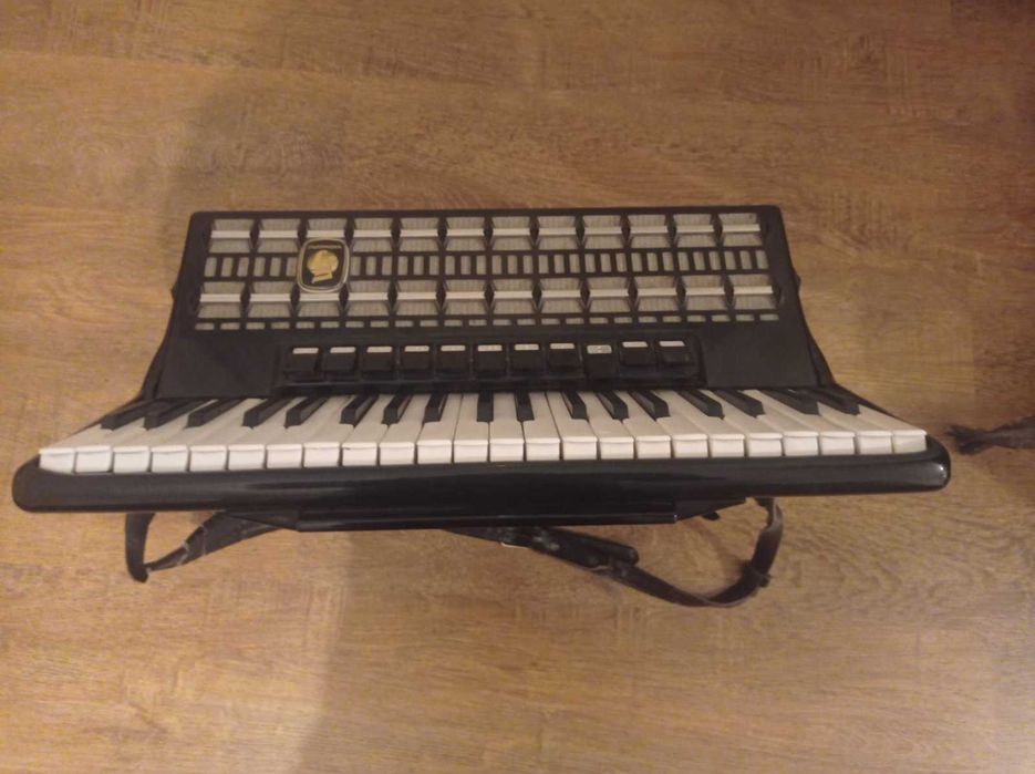 Продавам акордеон