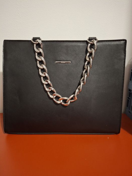 Голяма черна чанта