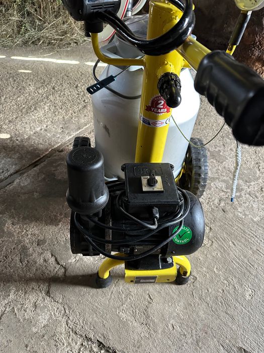 Mulgătoare aproape nouă