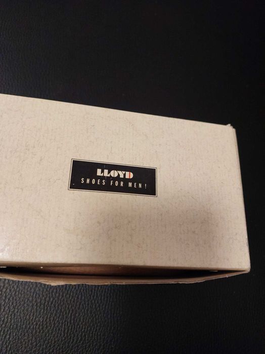 Продавам нови дървени формодържачи за мъжки обувки.