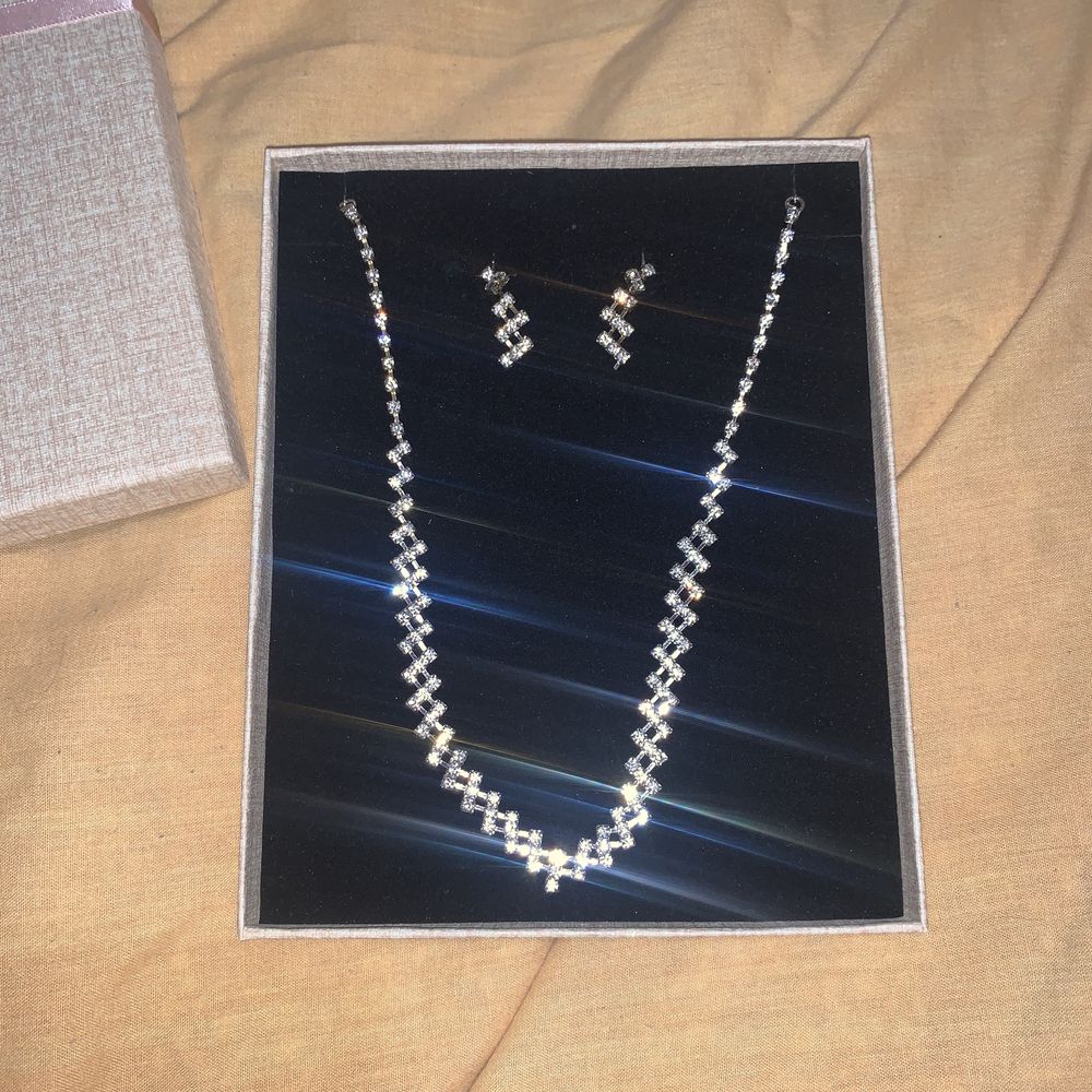 Комплект обеци и колие Swarovski