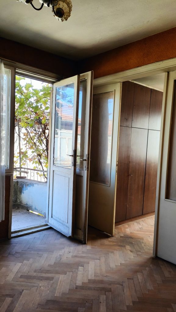 Продава се Тристаен апартамент в Велико Търново, Център - 128 кв.м за 704 €/кв.м - Снимка #4