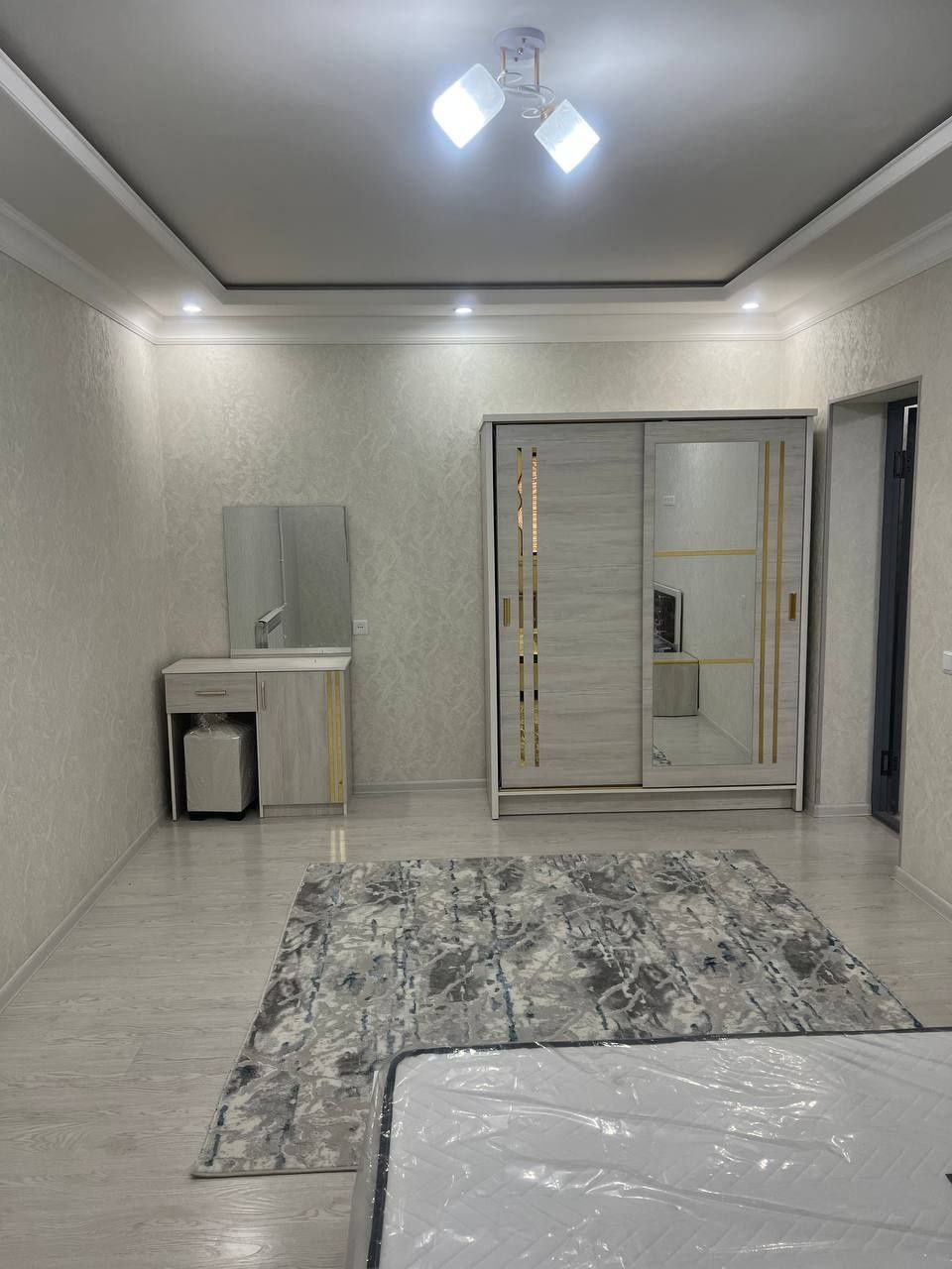 Яшнабадский р-н, Куйлюк центр 2х комнатная квартира 2/1/9, 67м².