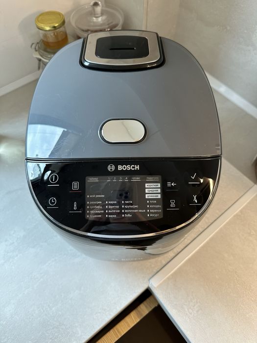 Мултикукър Bosch MUC11W12 с 48 програми за готвене