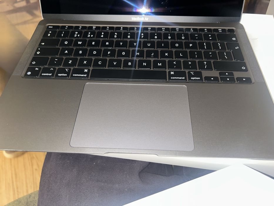 MacBook Air 13″ M1 8GB RAM 512GB SSD – Ca nou