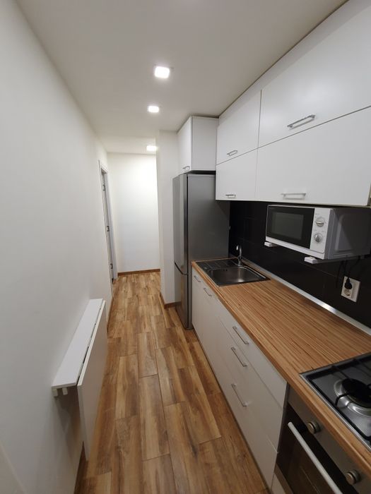 Închiriez  apartament  2 camere Micro 6