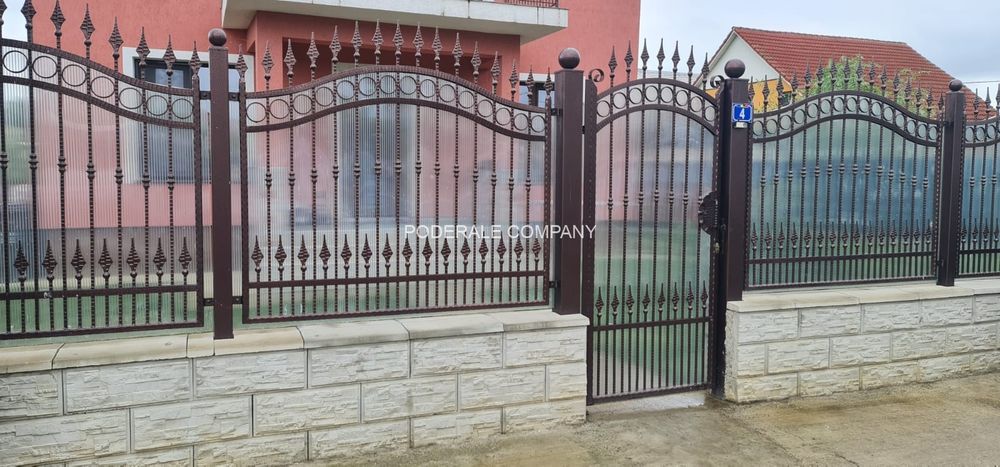 Garduri și porți din șipci metalice