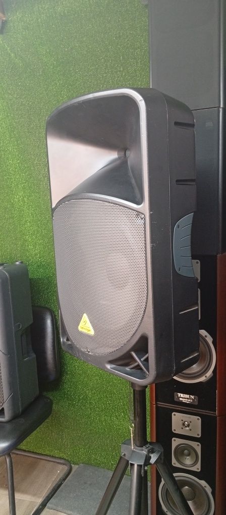 Професионална активна тонколона 15-ка BEHRINGER B-115