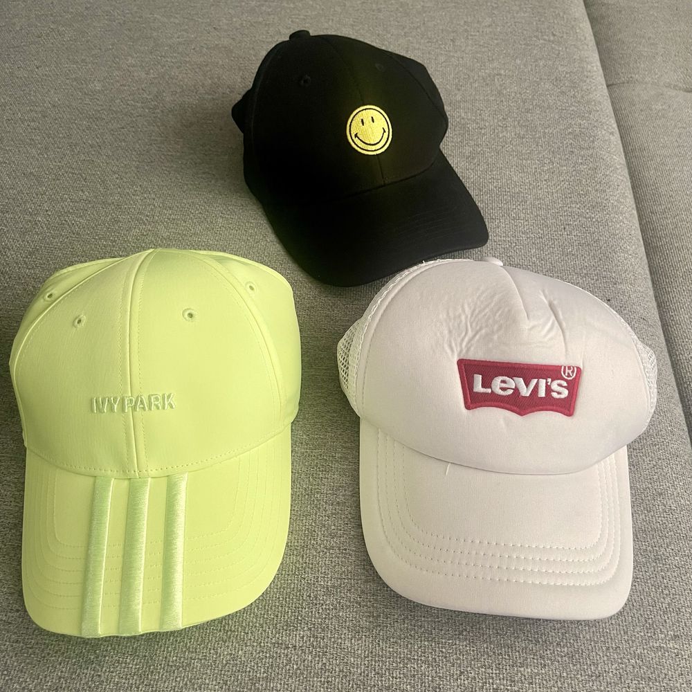 Шапки  Ivy park , Levi’s, Smiley