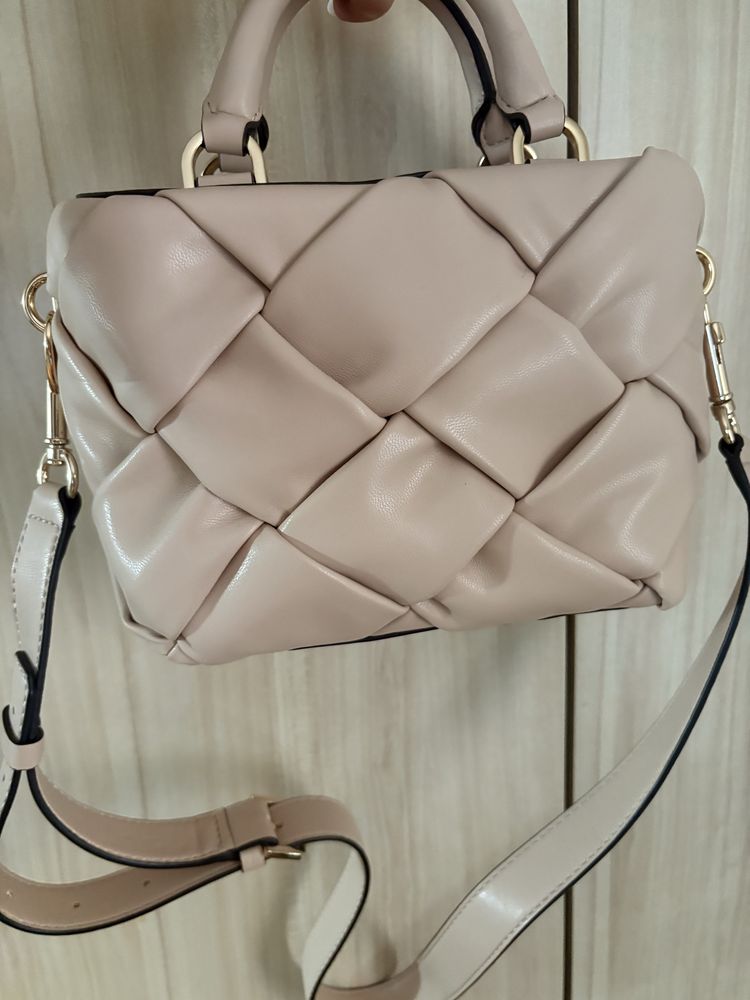 Оригинална дамска чанта Guess