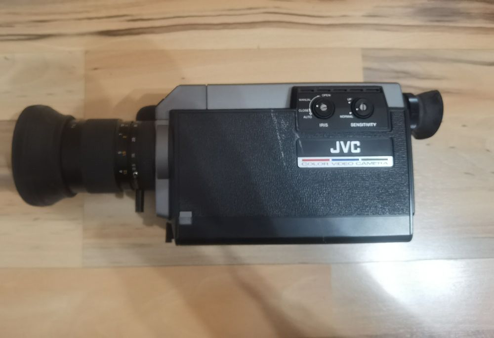 Cameră video colectie retro vintage JVC GX-66E anii 80 geanta metalica