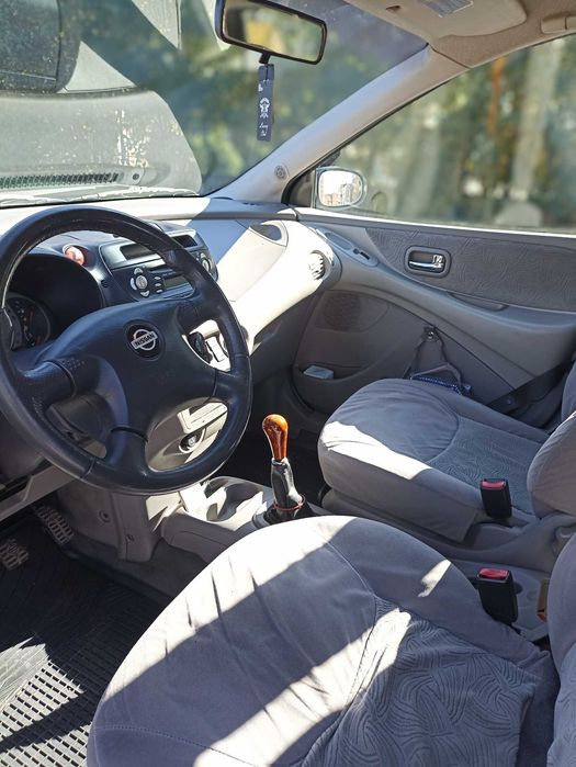 Nissan Almera Tino
