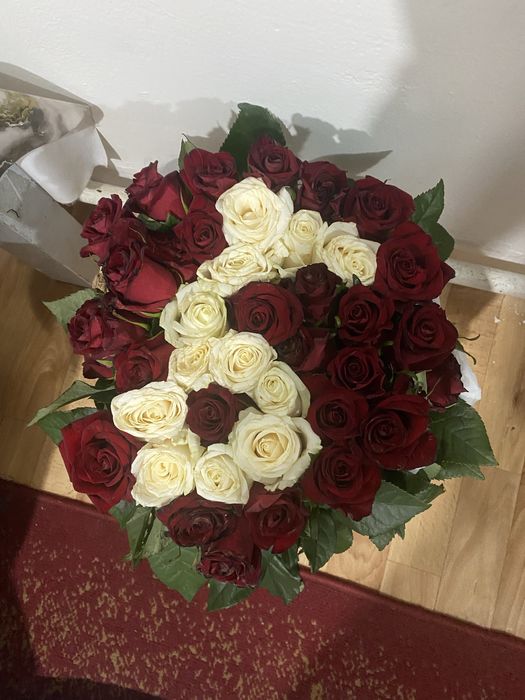 Цветы продам розы вчера подарил