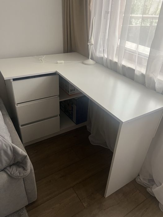 Ъглово бюро.