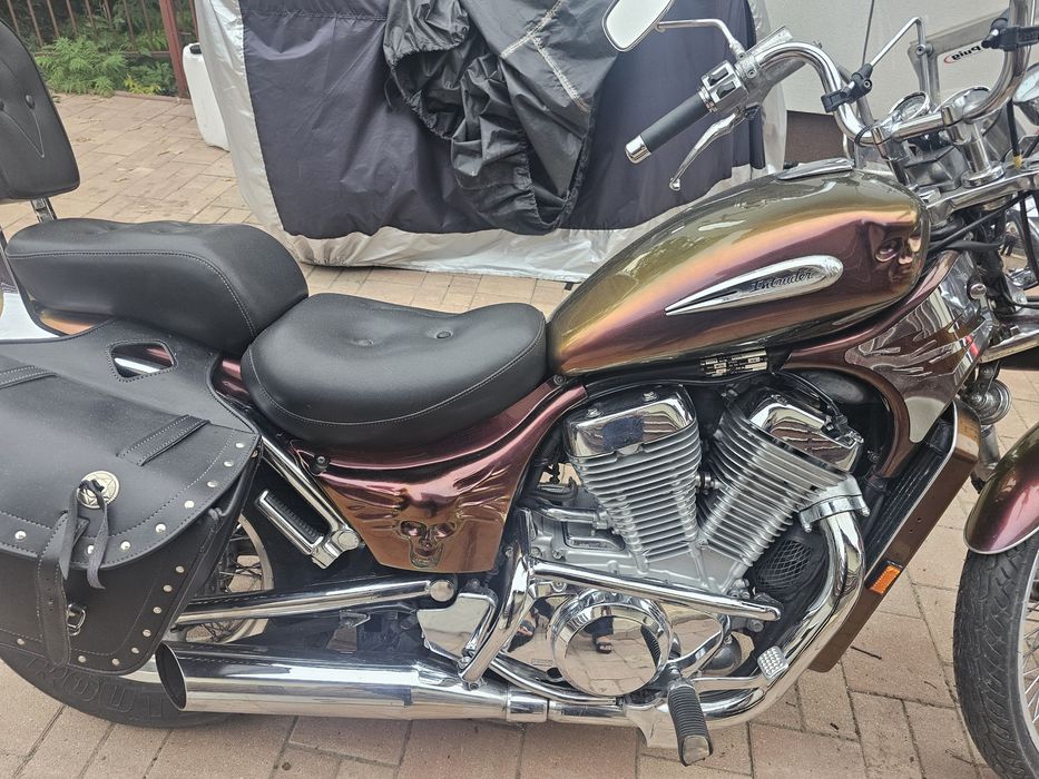 Vând Suzuki Intruder VS 800
